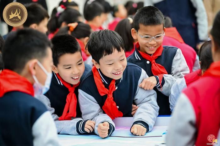 做奔跑的追光者，赴一场成长的接力 市中区“微光成炬，同心致远”主题活动启动仪式暨经五路小学开学典礼