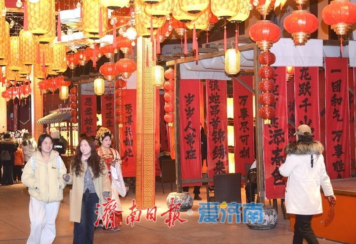 “泉”在济南过大年｜赏方特新春灯会 感受国风浪漫