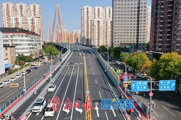 安全防护迭代升级，纬六路高架桥防撞隔离护栏全面更新