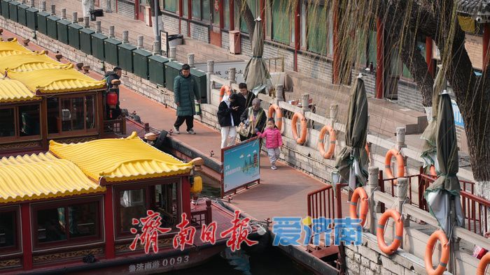 坐画舫游济南，护城河上览春色