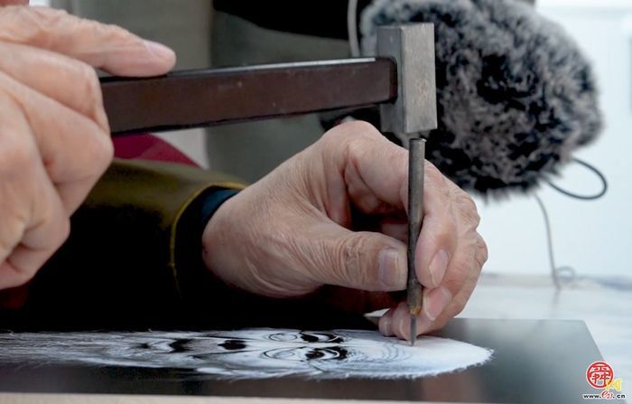 手造华章｜刻瓷技艺，刀尖绽放的文化永恒