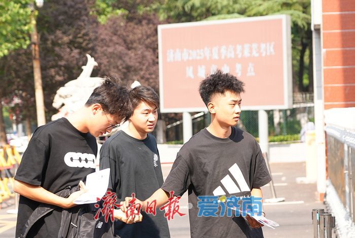 加油，考生们！2025年高考首日开考考生从容赴考