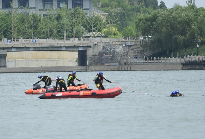 济南消防开展水域救援演练
