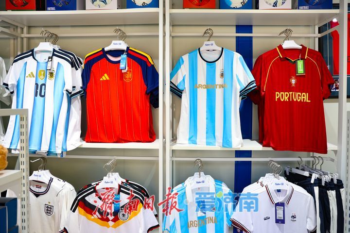 =FanTown世界杯豪门IP官方授权店落地济南国金天地，6月中旬即将开门迎客