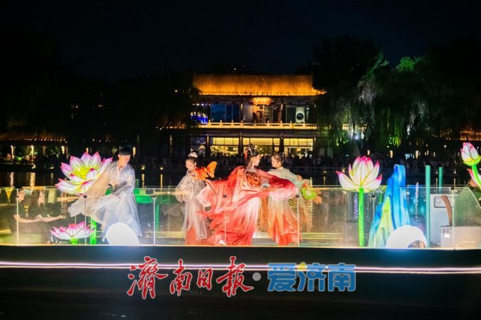 泉涌盛夏·画舫载梦 天下第一泉风景区“画舫演艺”惊艳回归