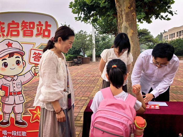 【你好 一年级】雏燕逐梦 红星启航 ——济南市历下区燕山小学举行2026级新生入学仪式