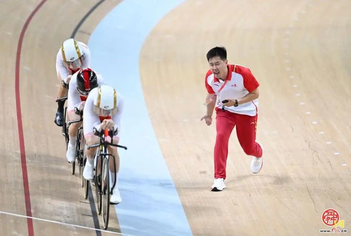 济南姑娘王晓月助山东队获十五运会场地自行车女子团体追逐赛银牌