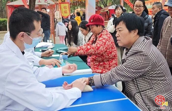 登兹历山·今又重阳 第42届千佛山“九月九”重阳山会人气爆棚