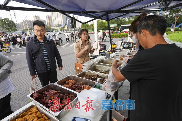 “从包间到街头”，济南酒店“外摆”新业态升腾城市“烟火气”