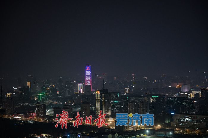 一年四季 泉在济南丨夜攀千佛山 共赏一城灯火长卷