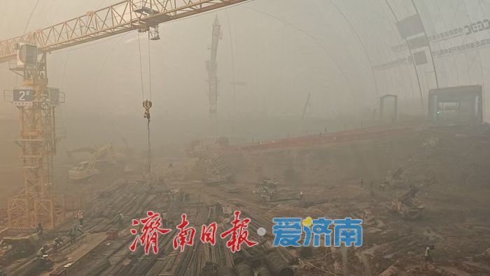 洪楼大白膜内元旦加紧施工