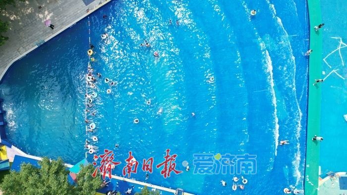 一年四季 泉在济南丨清凉与绿意交织 泉城公园水上世界成避暑热门地