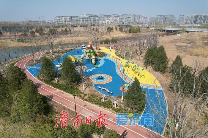 河畔公园绽放生态活力