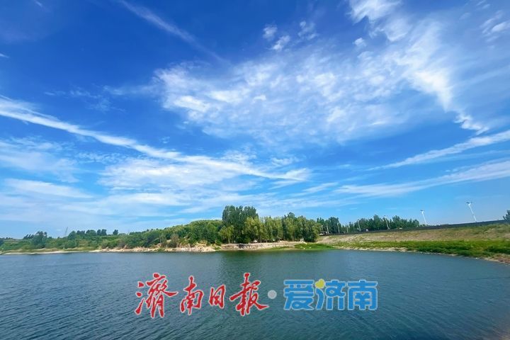 蓝天碧水皆诗意 夏日山河尽画卷