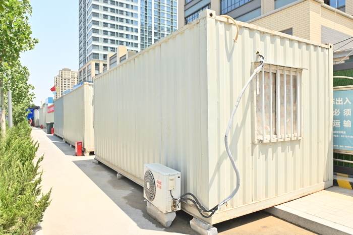 高温下的建筑零工队：早晚灵活作业，工地有西瓜绿豆汤等解暑食品