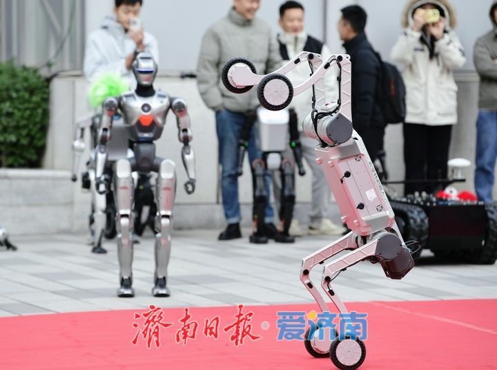 中国北方地区首家机器人6S中心落户济南汉峪金谷