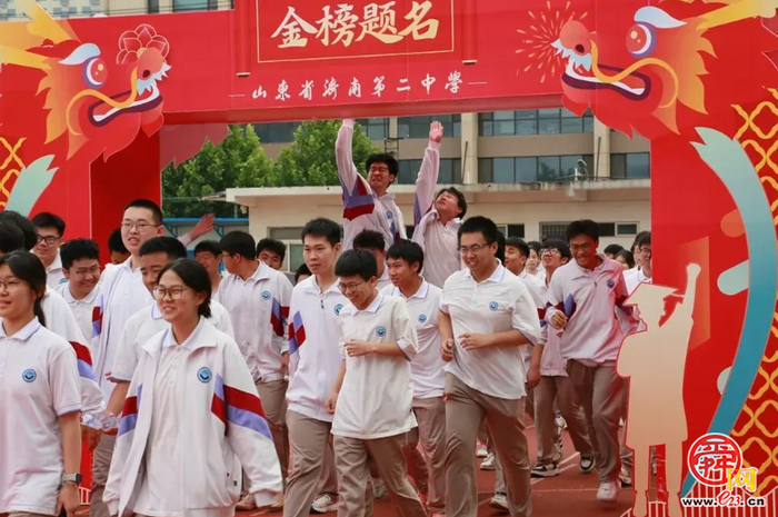 比了个耶，我们就毕业啦！