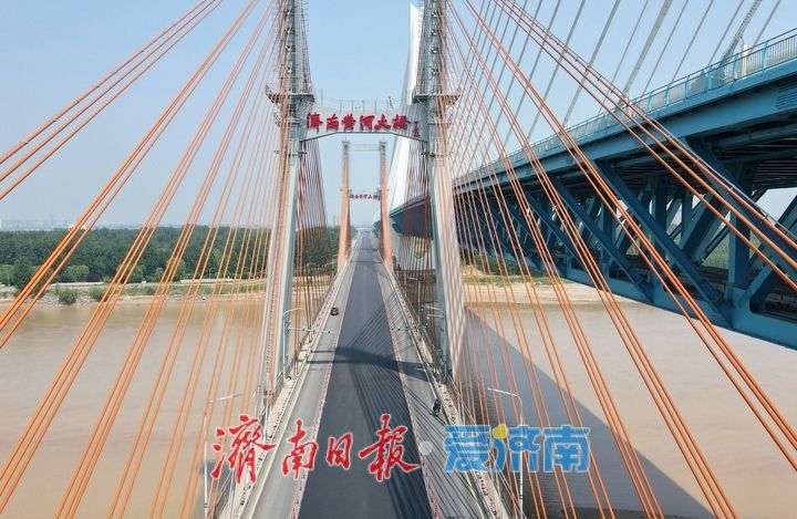 项目强省会｜济南黄河大桥老桥中间两车道沥青摊铺完成，预计本月底结束第二阶段施工