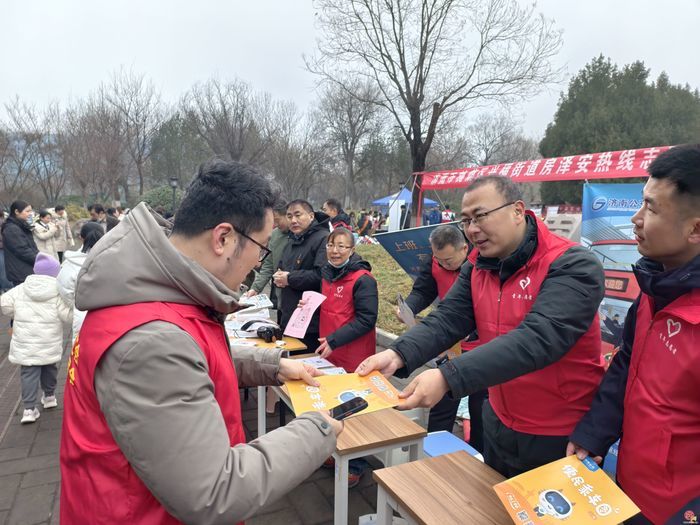 弘扬雷锋精神 传递公交温情——济南西站公交枢纽志愿服务队多点联动开展学雷锋主题志愿服务活动