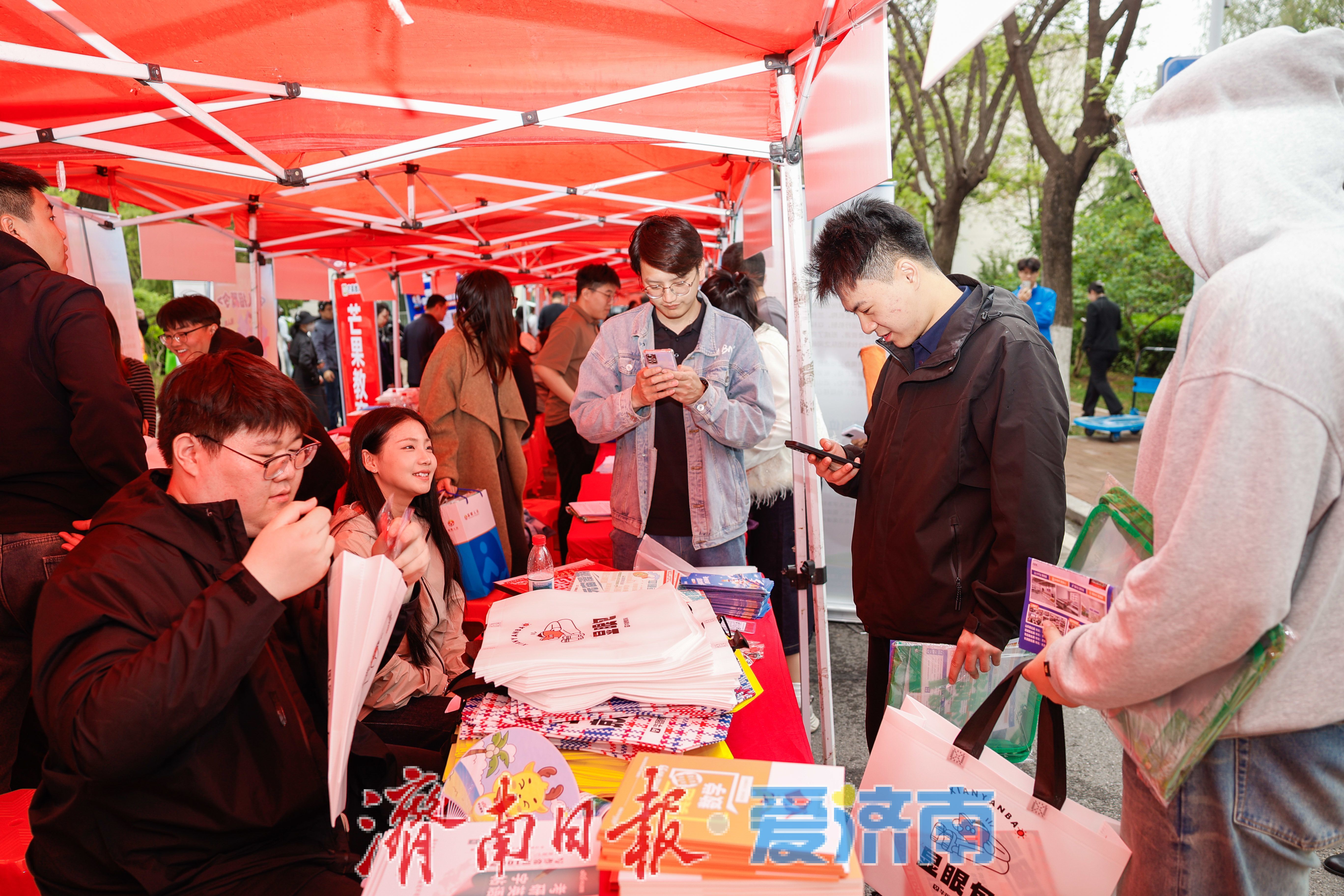 “选择济南 共赢未来”2026年驻济高校招聘会暨山东政法学院法律专场招聘会举办