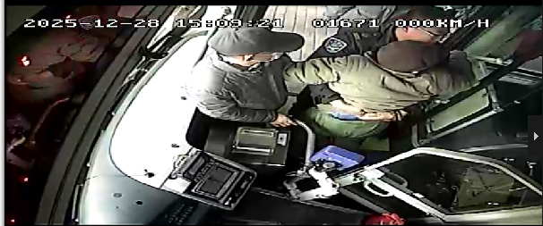 济南公交：这一“抱”，让寒冷的冬日洋溢着温情