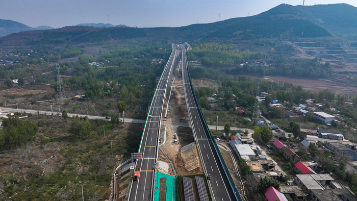 临沂至滕州公路柳树庄枢纽互通至费县南互通段建成通车
