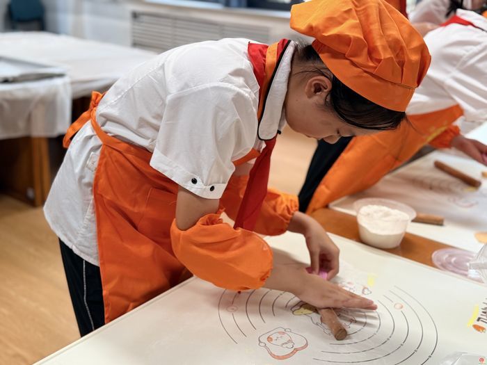 燕耕食趣 百味传承——燕山小学学生巧手制作月饼、水饺喜迎中秋