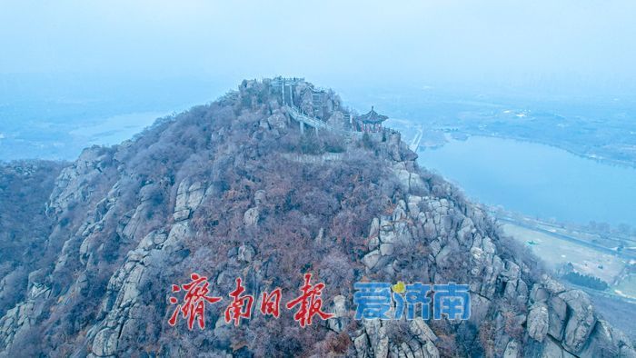 一年四季 泉在济南丨冬雨初歇云雾起 华山湖畔似仙境