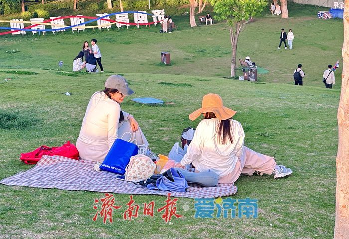 一年四季 泉在济南丨在济南，有一种浪漫叫“去菠萝山一起躺平”