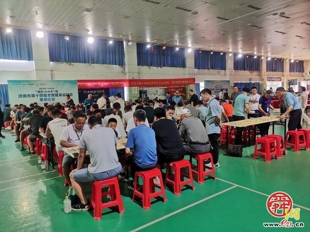 泉在济南 泉城热练  “国井·扳倒井杯”济南市第十四届全民健身运动会象棋比赛举行