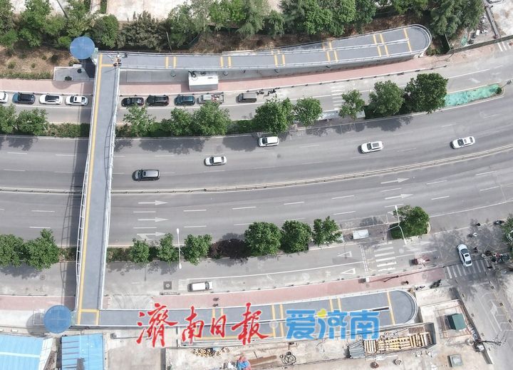 新建过街天桥完工，二环南路新添“空中走廊”
