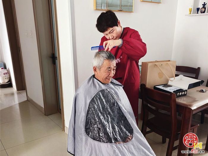 温情涌动暖民心 章丘区绣惠街道绣城社区开展学雷锋日志愿服务活动