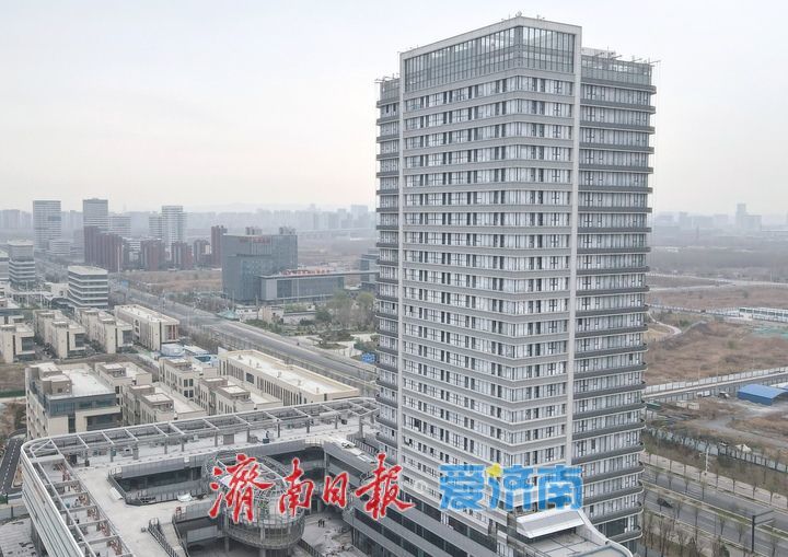 济南西部大型公交枢纽外立面装修进入尾声