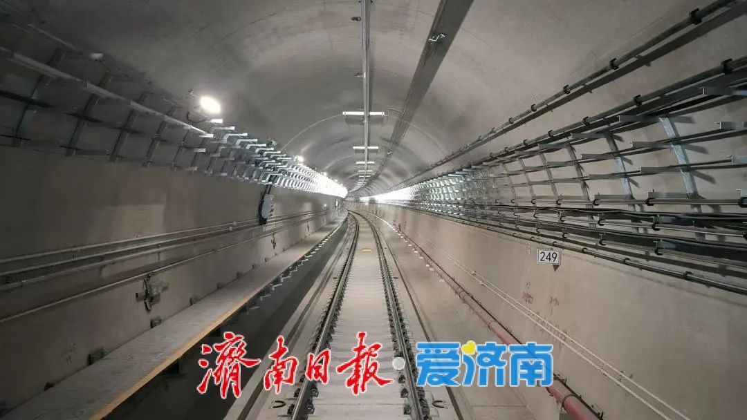 请听，这是钢铁脉搏下的城市心跳！