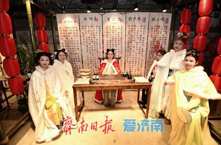 鱼灯巡游映曲水，清照舞韵醉泉城