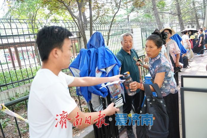 加油，考生们！2025年高考首日开考考生从容赴考