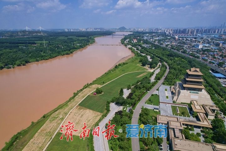 外围云系影响过后 济南重现澄澈“泉城蓝”