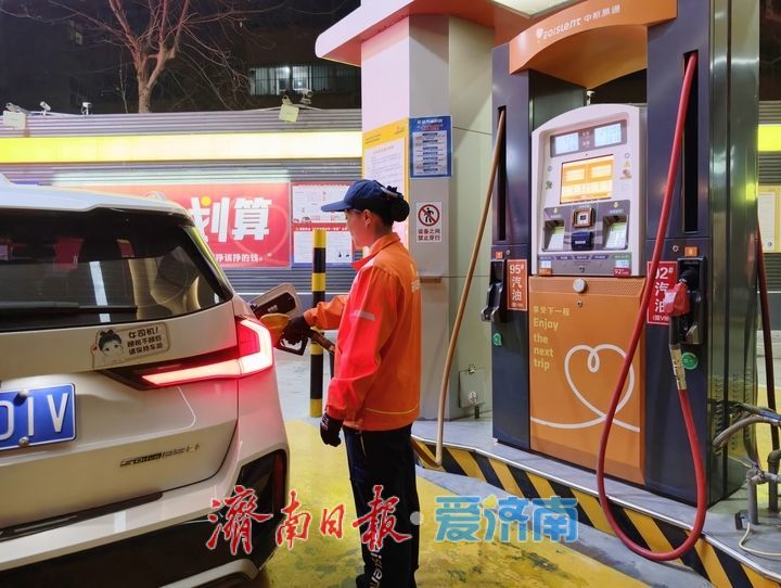 油价上涨前夜迎加油高峰 临时调控为车主减负