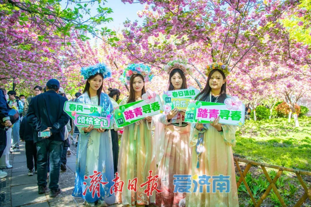 天下第一泉风景区清明假期人气爆棚，千年泉韵绽风华