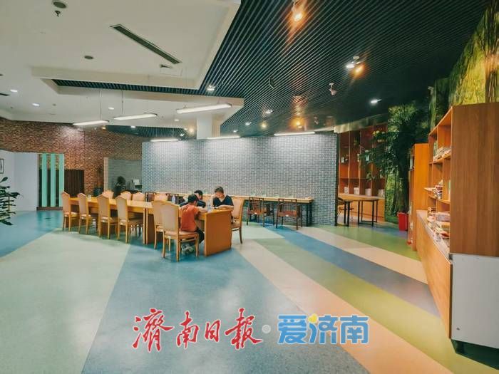 济南森林公园不仅有绿意，还有书香