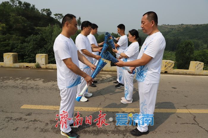 泉炬连山水 清泉润钢城 泉群取水及泉炬传递活动走进钢城区