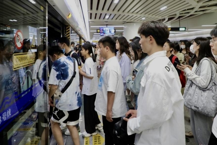 济南地铁“调图”后，乘客称舒适幸福指数又提升