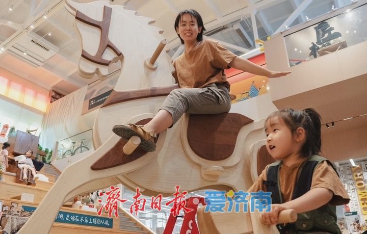 趵眼丨从关注“物”的增长，到关注“人”的感受，“情绪消费”何以成为多地两会热词？