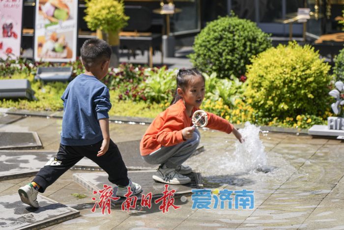 一年四季 泉在济南｜立夏时节市民游客乐享曲水亭街亲水时光