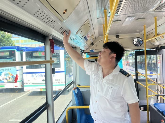 烈日炙烤守初心 汗水护航出行路——济南公交职工高温酷暑坚守岗位服务市民