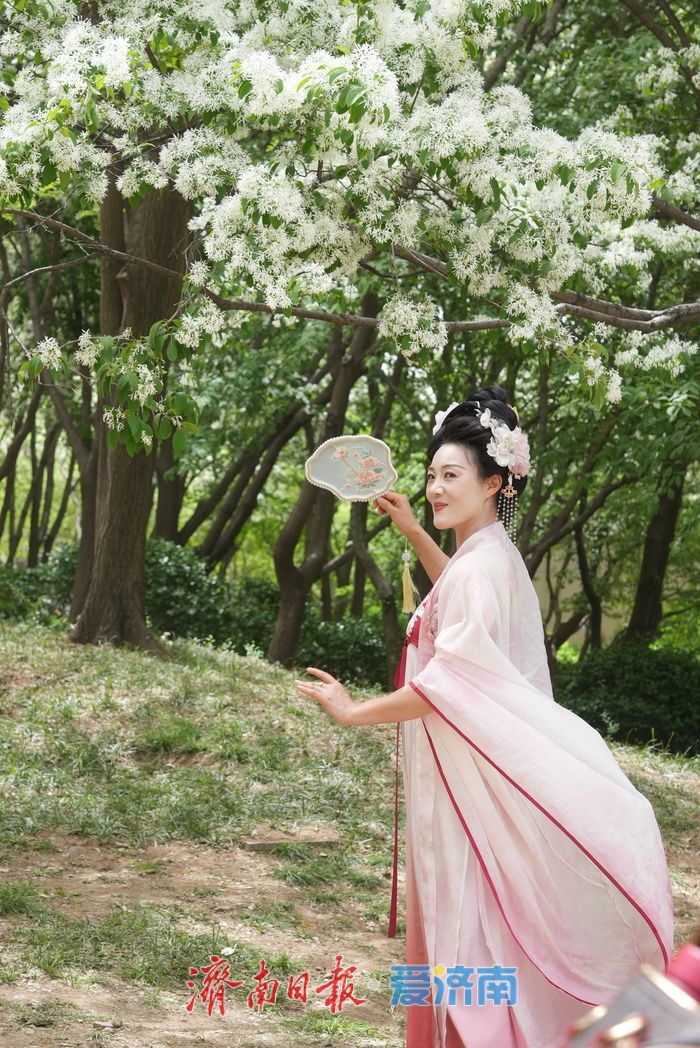 泉城春色醉游人 户外休闲享春光