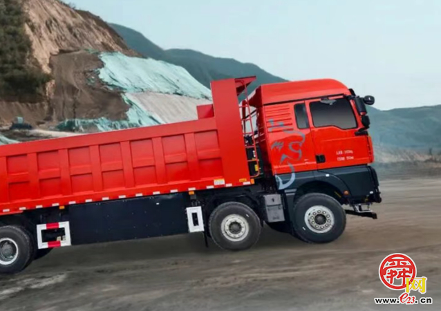 中国重汽汕德卡新能源自卸车——工地“定心丸”，稳住大场面