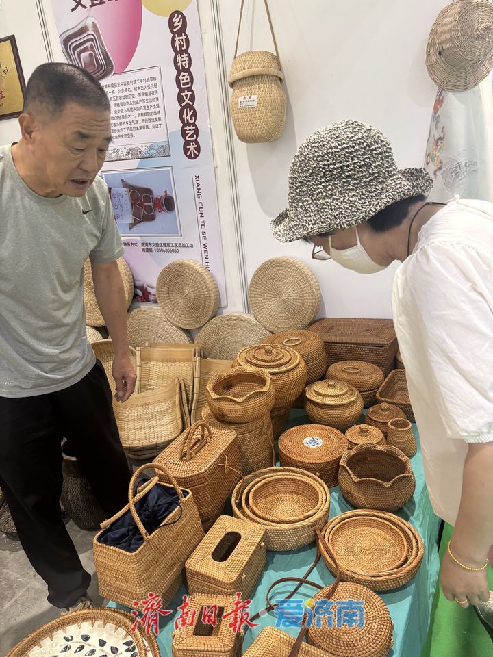 草柳诉传承 文登草柳编亮相“泉・茶”国际文化艺术周
