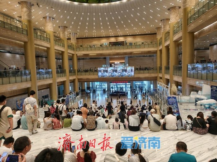 夏日清凉，山东博物馆中庭成纳凉热门地