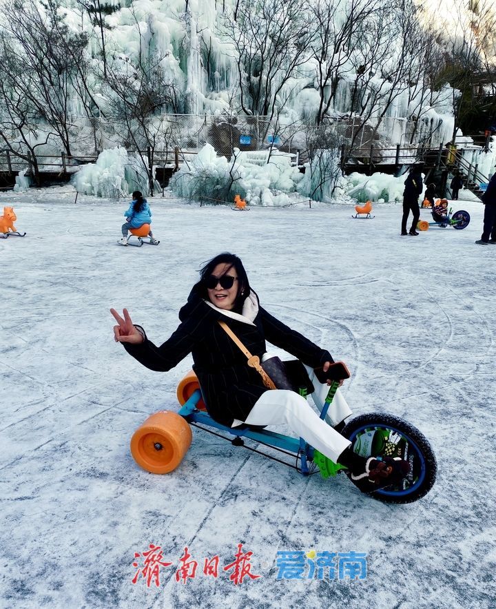 寒假嬉冰乐 亲子笑满场